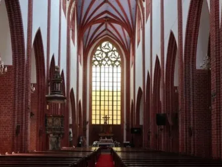 Wnętrze kościoła św. Marii Magdaleny, obecnie katedry polskokatolickiej.