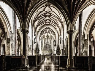 rzeźbione kolumny w katedrze wrocławskiej